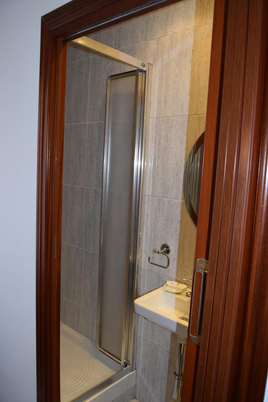 Hostal Rofer Madrid Kültér fotó