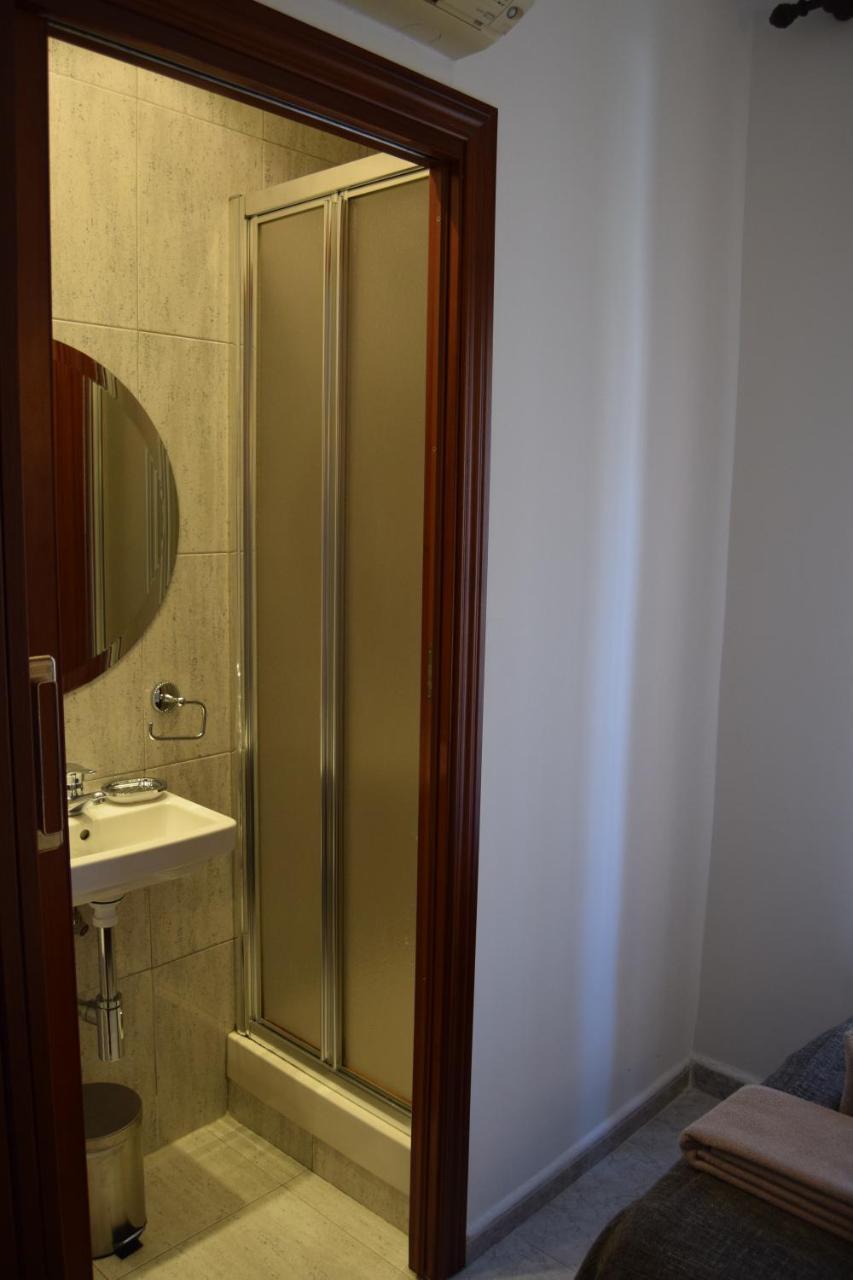 Hostal Rofer Madrid Kültér fotó